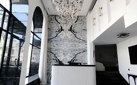 Chic Hotel
